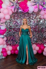 Load image into Gallery viewer, 1039 Green Prom Dress
